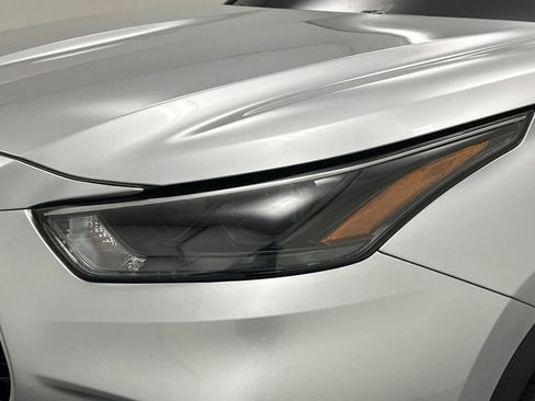 Used 2022 Toyota Highlander XLE AWD/4WD image 21