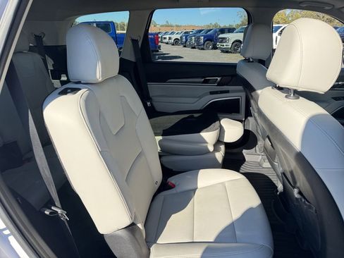 Used 2022 Kia Telluride S image 24