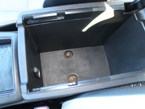 Used 2017 Toyota Camry SE w/ Moonroof Package image 38