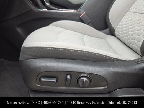 Used 2019 Chevrolet Equinox LT FWD image 19