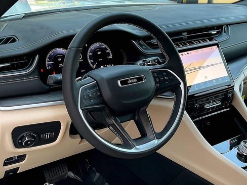 New 2025 Jeep Grand Cherokee Limited image 8