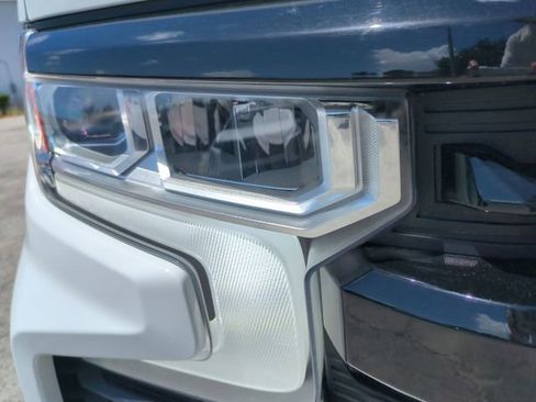 Used 2022 Chevrolet Silverado 1500 LT Trail Boss w/ Convenience Package II AWD/4WD image 10