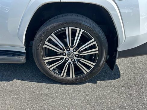 Used 2023 Lexus LX 600 4WD w/ Appearance Package image 43