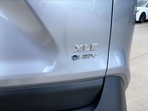 Used 2025 Toyota RAV4 XLE AWD/4WD image 10
