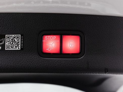 Used 2026 Mercedes-Benz GLC 350e 4MATIC image 33