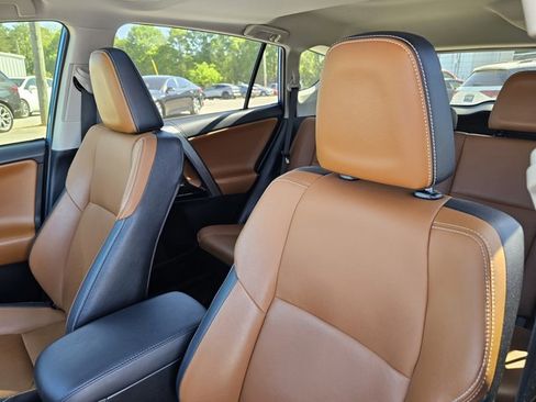 Used 2018 Toyota RAV4 Limited image 17