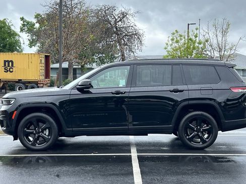 Used 2022 Jeep Grand Cherokee L Laredo AWD/4WD image 14