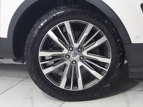 Used 2016 Ford Explorer Platinum image 18