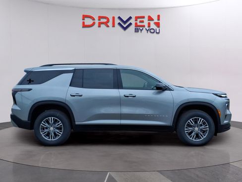 New 2026 Chevrolet Traverse LT w/ LPO, Floor Liner Package image 6