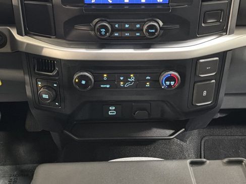 Used 2023 Ford F150 XLT AWD/4WD image 32