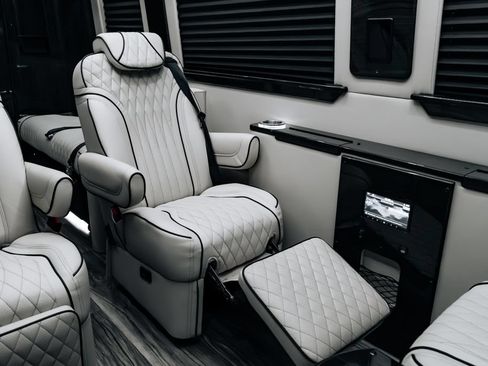 Used 2024 Mercedes-Benz Sprinter 3500 image 30