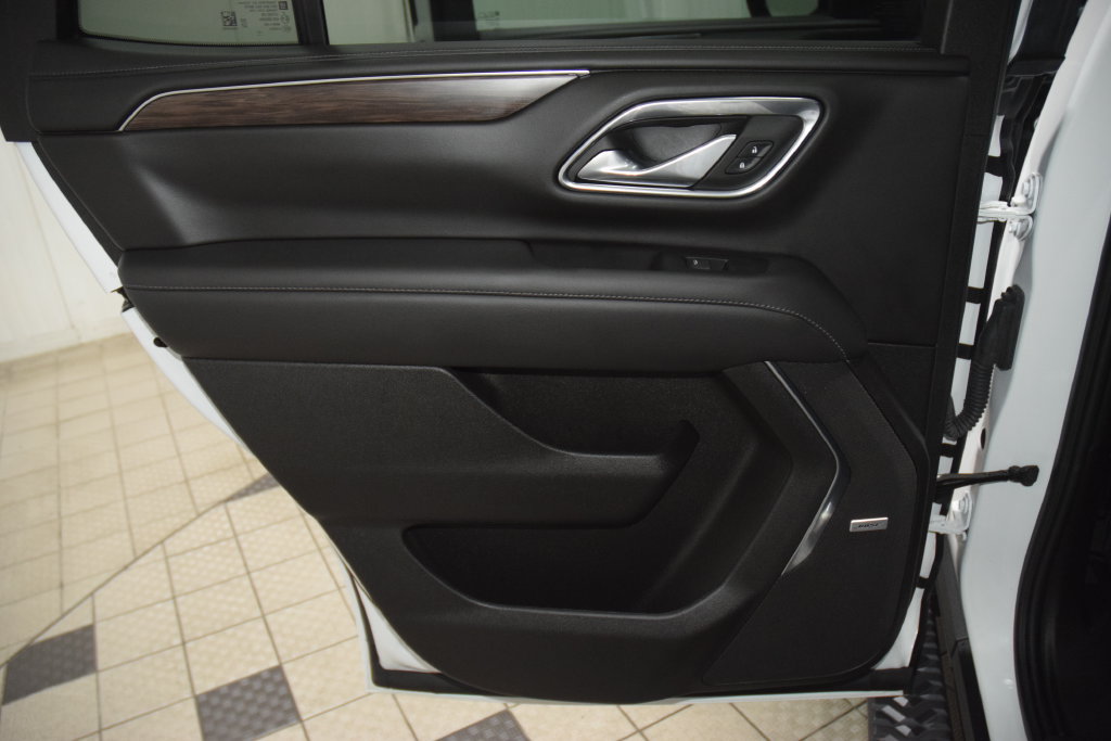 Used 2023 Chevrolet Tahoe Z71 w/ Luxury Package AWD/4WD image 46