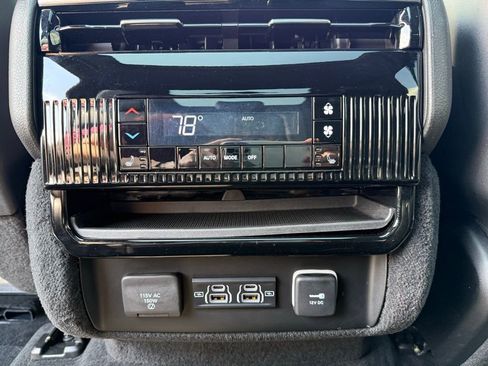 Used 2022 Jeep Wagoneer Series I AWD/4WD image 25