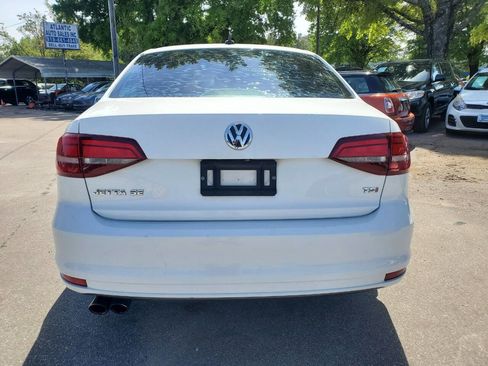 Used 2016 Volkswagen Jetta SE FWD image 6