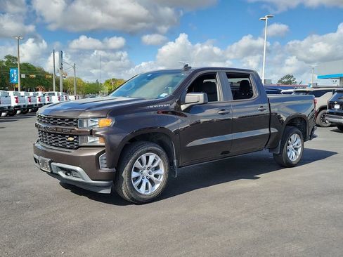 Used 2020 Chevrolet Silverado 1500 Custom w/ Custom Value Package image 12