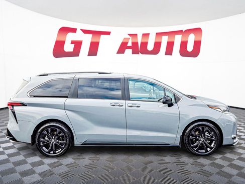 Used 2024 Toyota Sienna XSE image 8