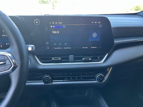 Used 2025 Chevrolet Equinox LT FWD image 17