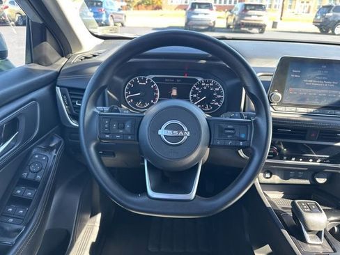 Used 2024 Nissan Rogue SV image 21