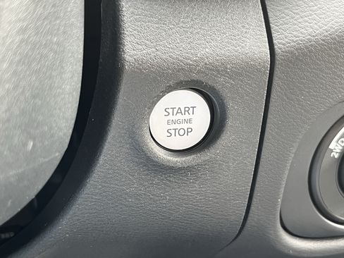 Used 2022 Nissan Frontier SV AWD/4WD image 34