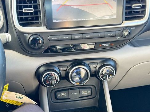 Used 2022 Hyundai Venue SEL FWD image 15