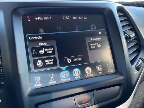 Used 2017 Jeep Cherokee Trailhawk w/ Cold Weather Group AWD/4WD image 33