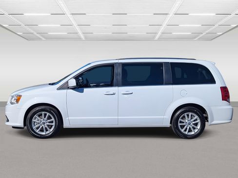 Used 2019 Dodge Grand Caravan SXT image 2