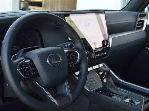 Used 2025 Lexus GX 550 image 27