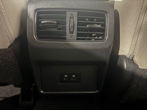 Used 2023 Nissan Rogue SV image 35