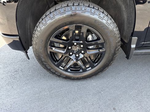 Used 2025 Chevrolet Silverado 1500 High Country w/ Midnight Edition AWD/4WD image 9