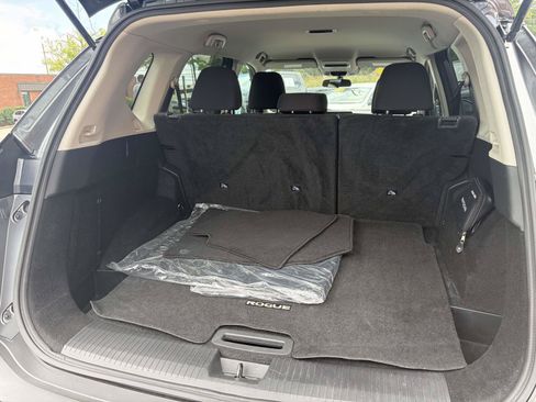 Used 2023 Nissan Rogue S FWD image 29