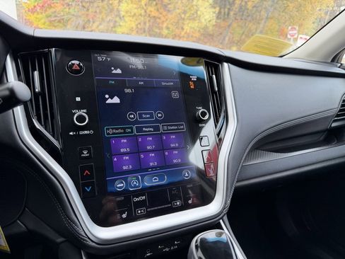 Used 2022 Subaru Outback Premium image 9