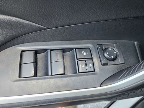 Used 2022 Toyota RAV4 LE AWD/4WD image 25