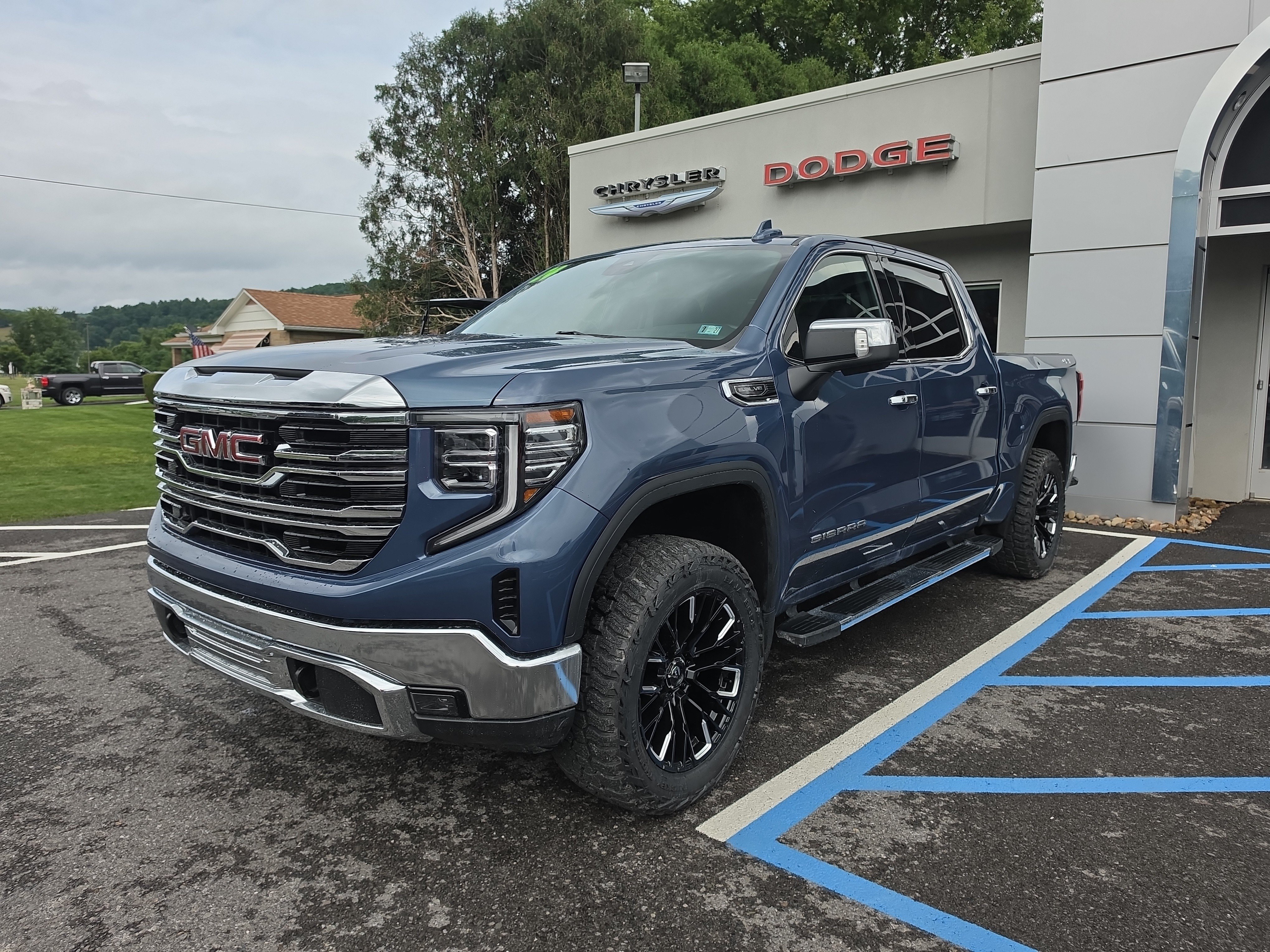 Used 2024 GMC Sierra 1500 SLT AWD/4WD image 8