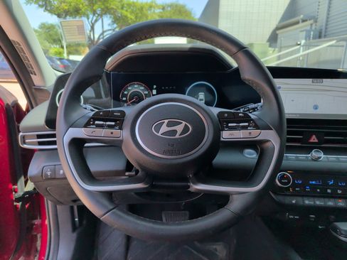 Used 2024 Hyundai Elantra SEL w/ Convenience Package FWD image 17