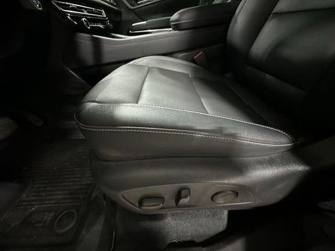 Used 2024 Chevrolet Traverse LT w/ Enhanced Driving Package FWD image 18