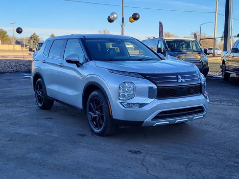 Used 2022 Mitsubishi Outlander SE image 9