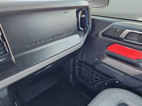 Used 2023 Ford Bronco Black Diamond w/ Sasquatch Package image 23