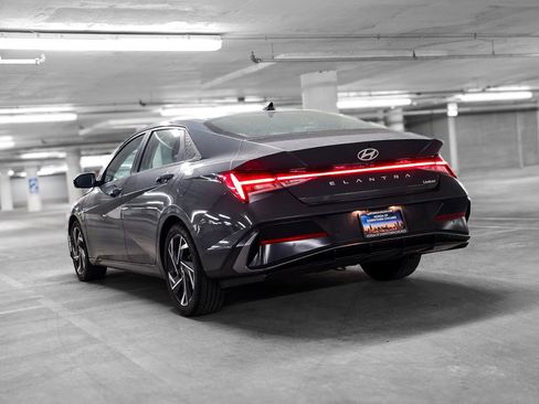 Used 2024 Hyundai Elantra Limited image 5