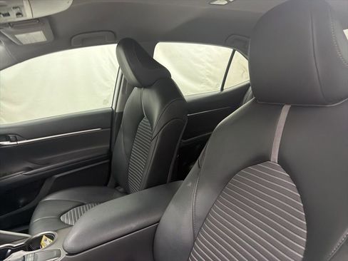 Used 2022 Toyota Camry SE FWD image 14