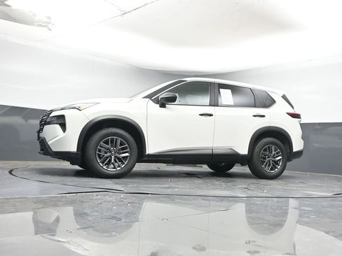 Used 2024 Nissan Rogue S image 26