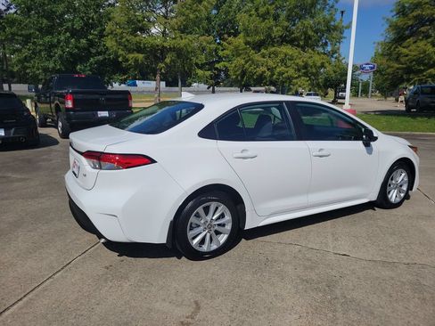 Certified 2026 Toyota Corolla LE w/ LE Premium Package FWD image 11