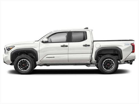Used 2025 Toyota Tacoma TRD Off-Road AWD/4WD image 3
