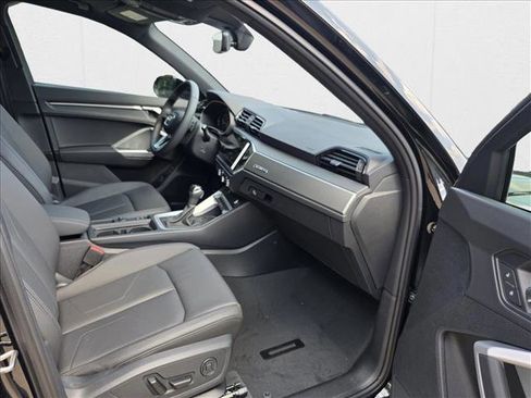 New 2025 Audi Q3 2.0T Premium image 12