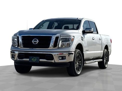 Used 2017 Nissan Titan SL image 1