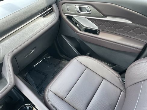 New 2026 Ford Explorer Platinum w/ LUX Leather Package AWD/4WD image 18