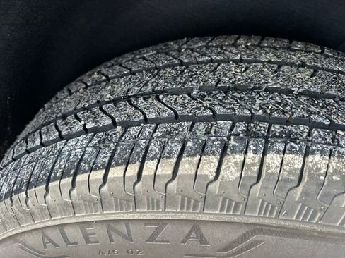 Used 2023 Chevrolet Traverse LT image 54