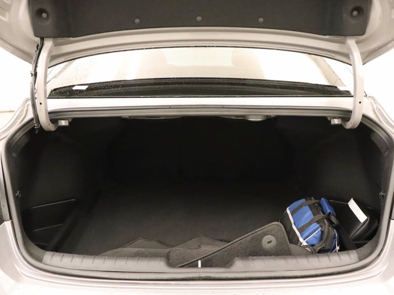 Used 2026 Hyundai Elantra Limited FWD image 20