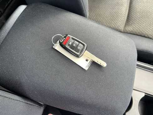 Used 2016 Honda CR-V LX image 38