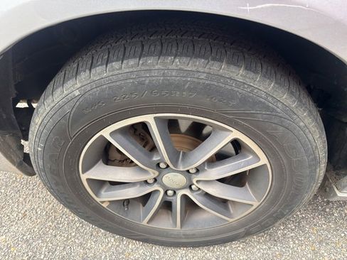 Used 2017 Dodge Grand Caravan SXT image 12