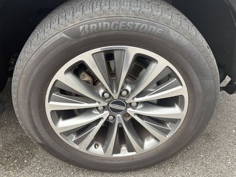 Used 2017 Lincoln Navigator Select image 15